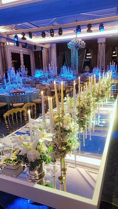 Luxury table decoration featuring mirrored tables, tall candle centerpieces and sophisticated floral styling for a high-end event in Antalya, Bodrum and Cappadocia